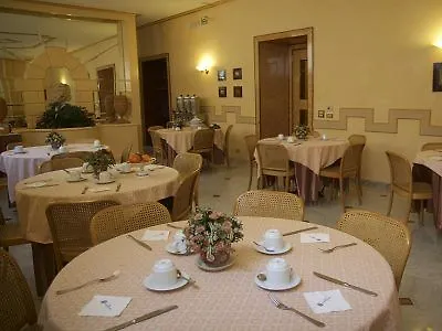 ホテル ヌオーヴォ レベッキーノ ナポリ